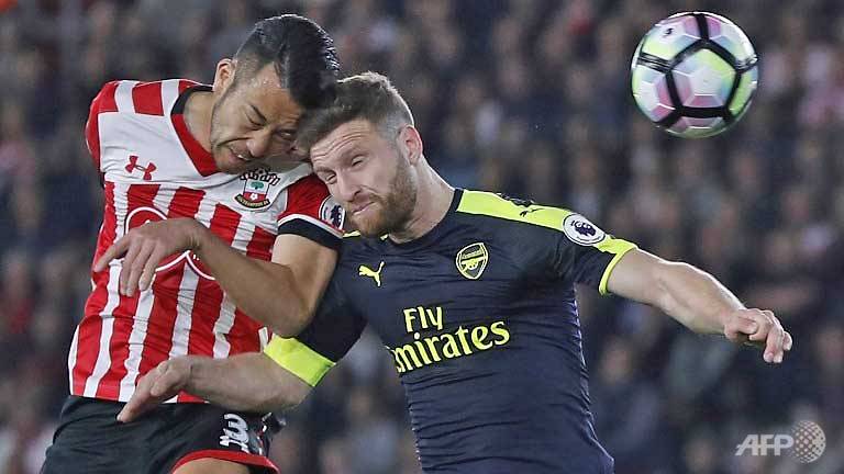 sanchez giữ arsenal vị trí đầu bảng