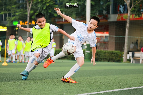 Học bóng đá giúp trẻ tự tin hơn khi thi đấu 