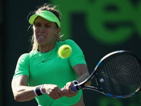 bouchard đánh bại thần tượng