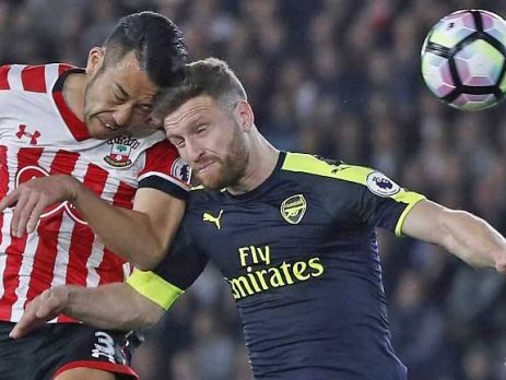 sanchez giữ arsenal vị trí đầu bảng