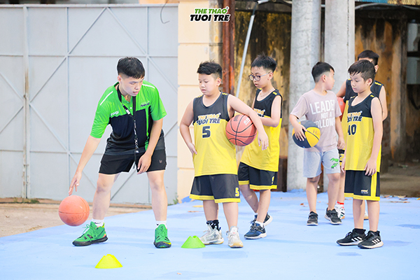 Học bóng rổ tại Trung Tâm Thể Thao Tuổi Trẻ