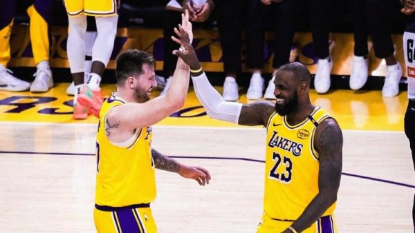 Sức mạnh của toàn đội đã giúp Lakers có chiến thắng trước Timerwolves